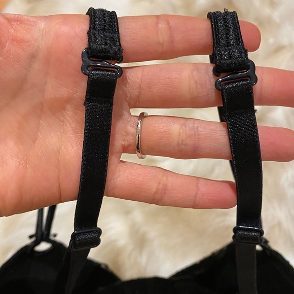 Victoria’s Secret Bra - Picture 9 of 9